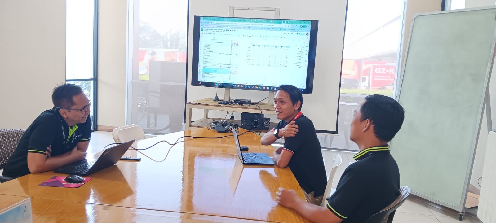 Foto Briefing 2025-10-04