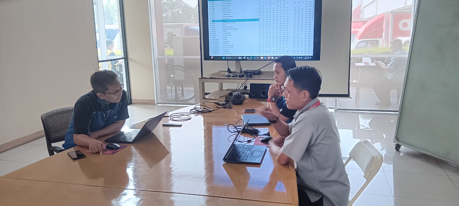 Foto Briefing 2025-10-20