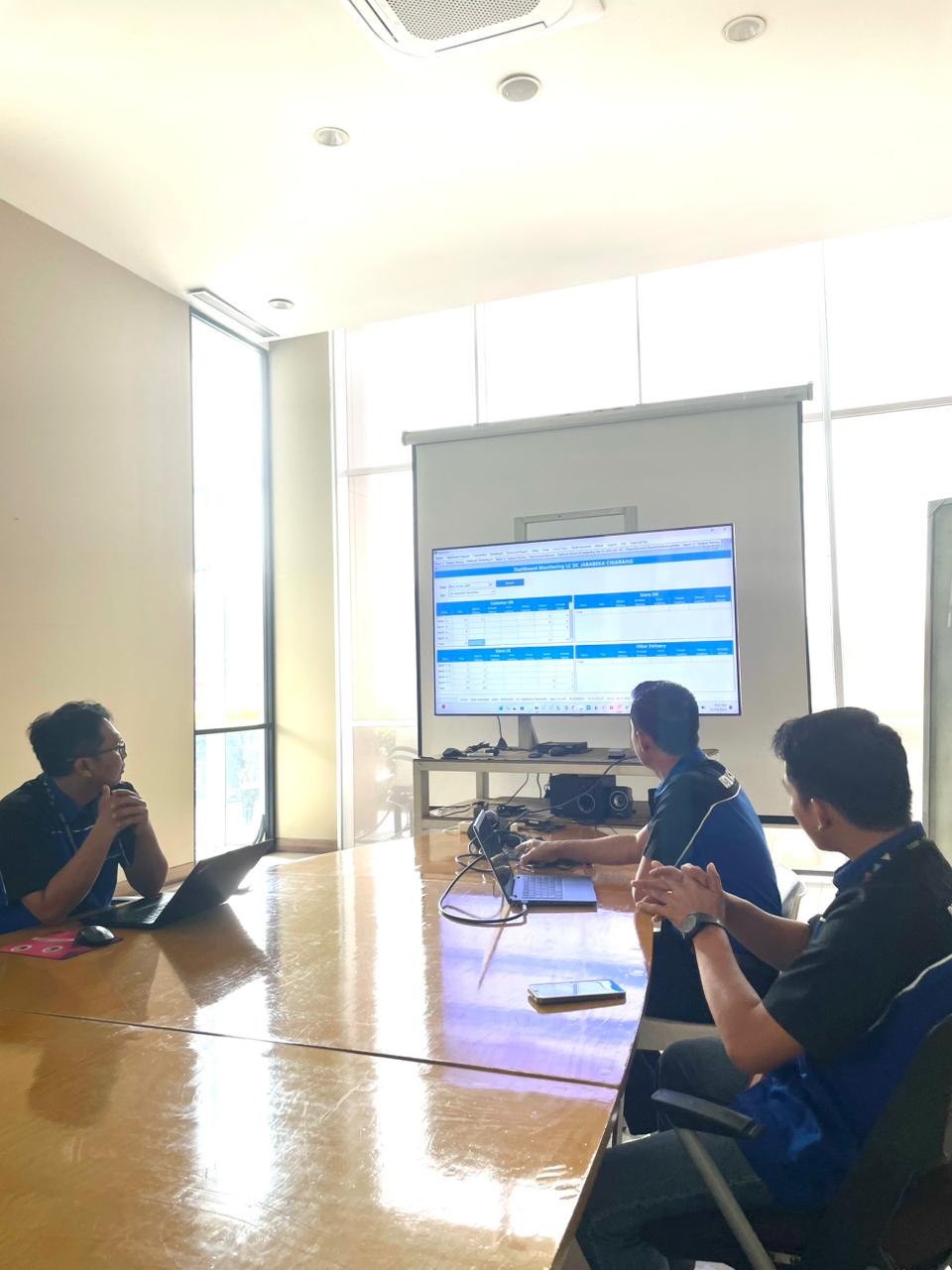 Foto Briefing 2025-11-24